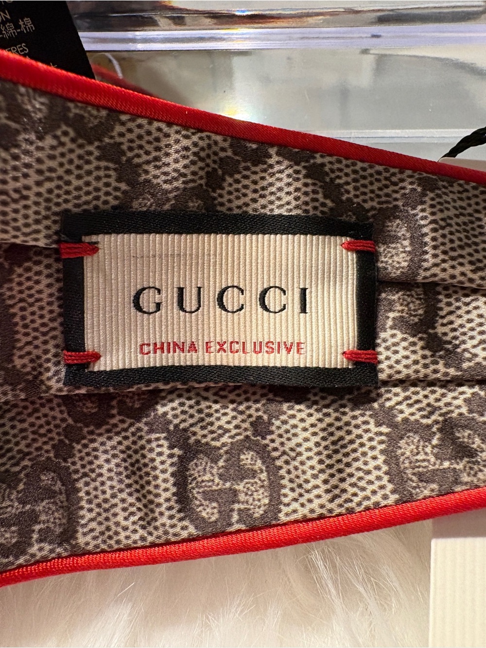 ❤️❤️Gucci Rose Embroidered Heart Bow Headband in Red and Green on GG Silk❤️❤️ - Picture 3 of 4